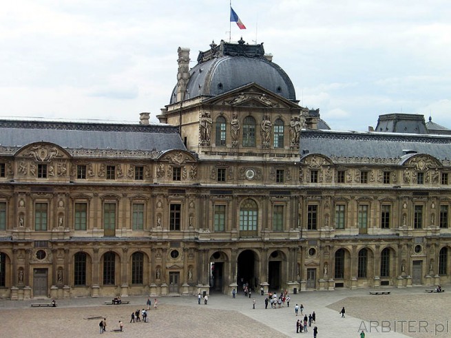 Budynek Luwru - muzeum sztuki. Najstarsze i największe muzeum na świecie ( czy ...